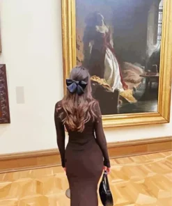 Cool Girl Looking At Art Diamond Painting